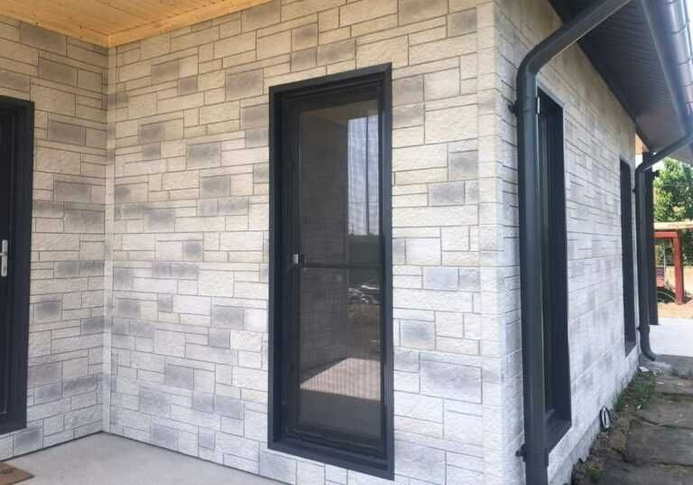 Case Modulare si Garaje Auto din structura metalica si panou sandwich