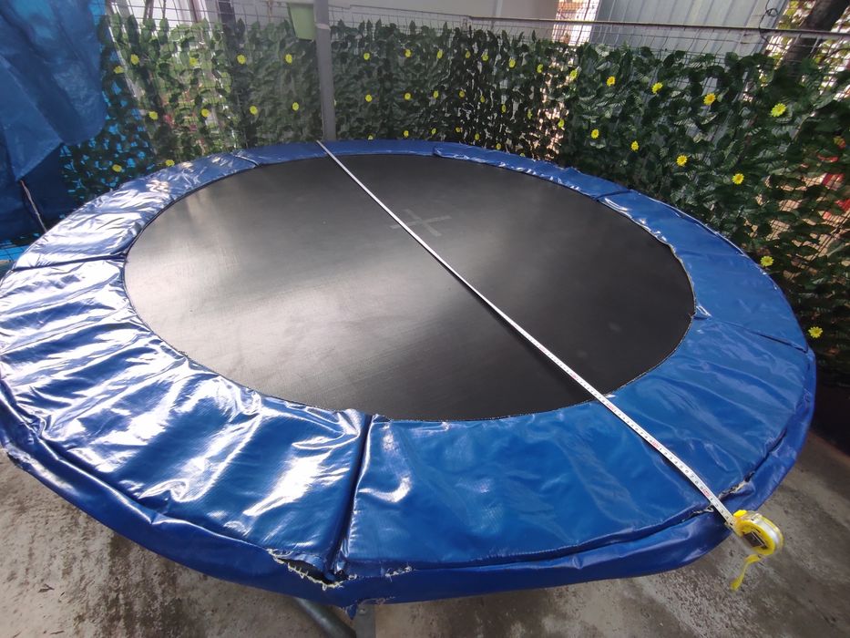 Vând trambulina max 120 kg 250 cm diametru