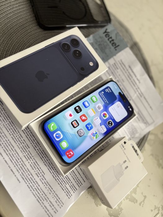 IPhone 17 pro Deep Blue 256gb