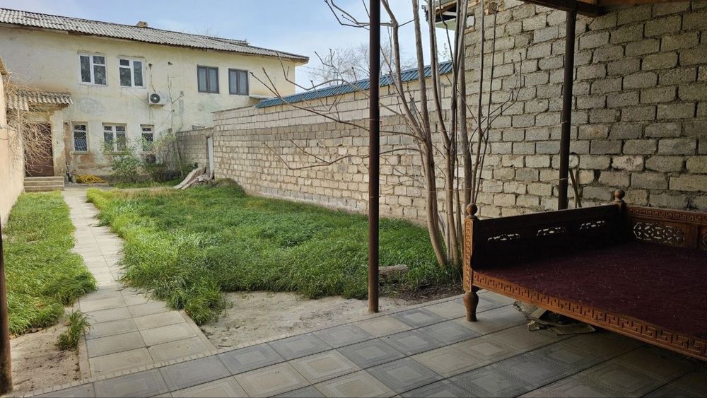 Navoiy shahar markazida 2 xonali tayyor jihozlari bilan uy sotiladi