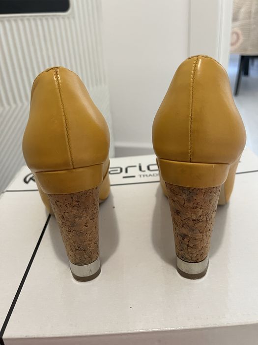 Туфли с открытым носом Charles & Keith