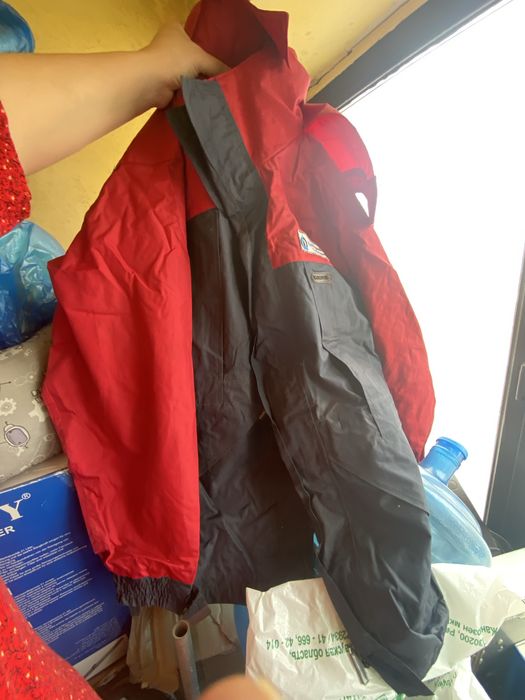 Мұнайшы киімдері бар