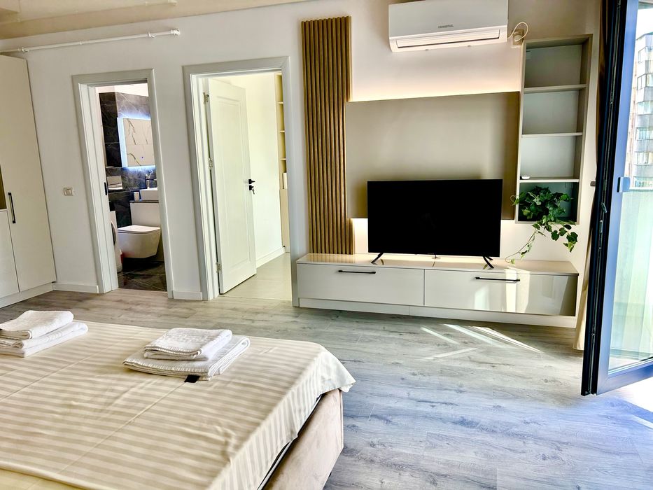 Regim Hotelier Adamant Towers