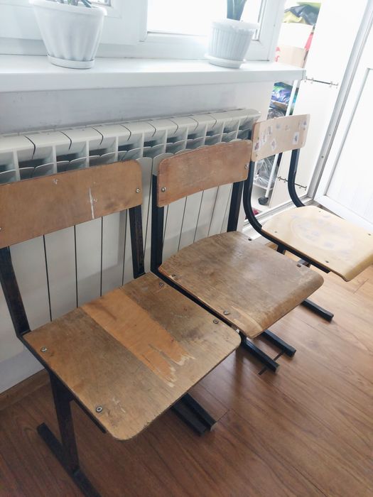 Парта со стулями очень дёшево