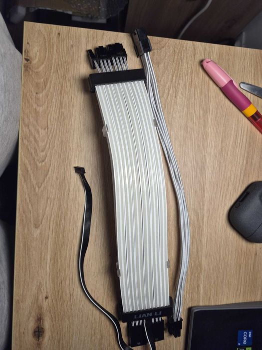 Lian Li Strimer Plus 24 PIN + Triple 8 PIN RGB Extension Cables - Noi