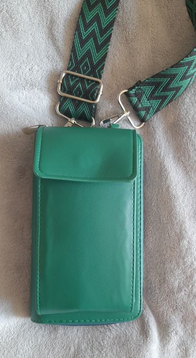 Зелена чантичка портфейл