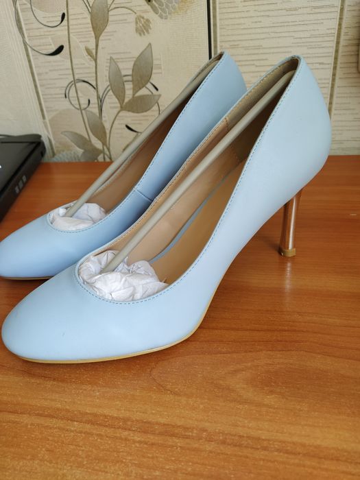 Красивые выходные новые туфли