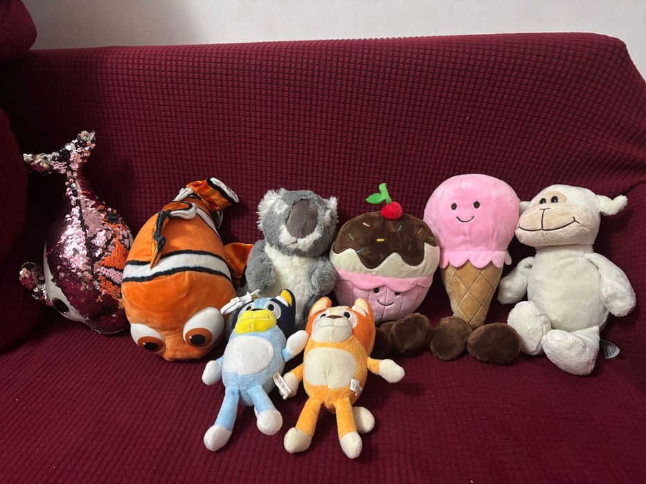 Lot de peste 50 de plusuri