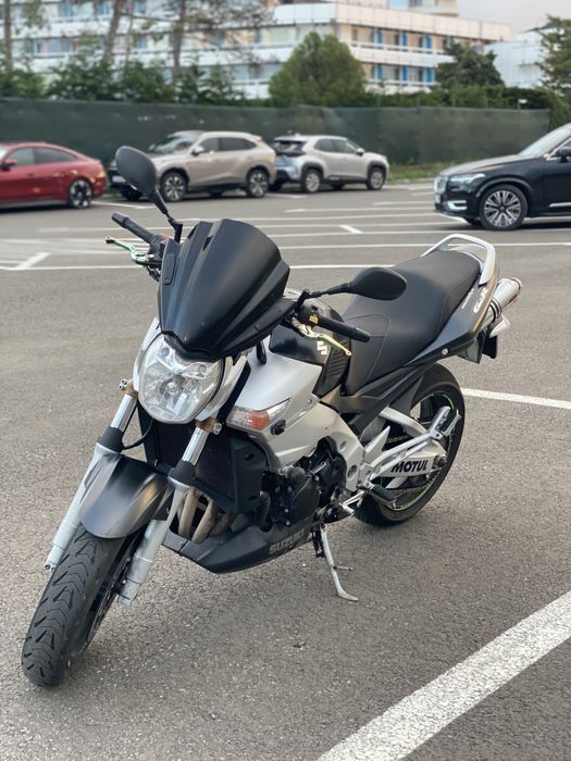 Motocicleta Suzuki gsr 600