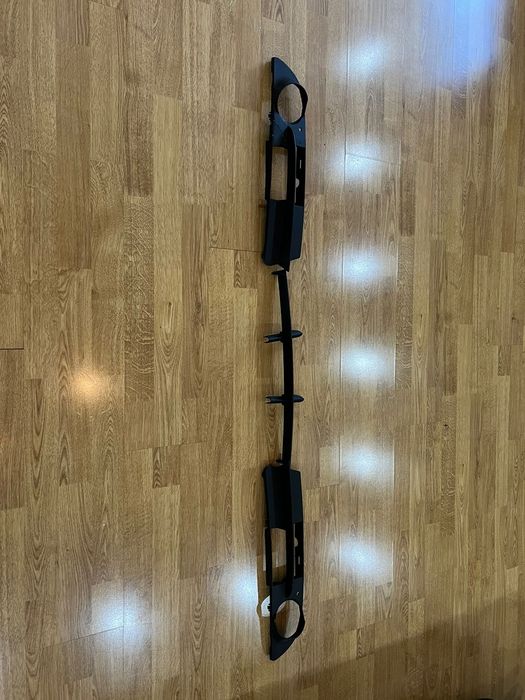 На BMW Е60 на БМВ Е 60 РЕШОТКИ на передний бампер