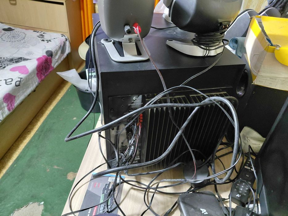 Продавам logitech z5500 внос холандия