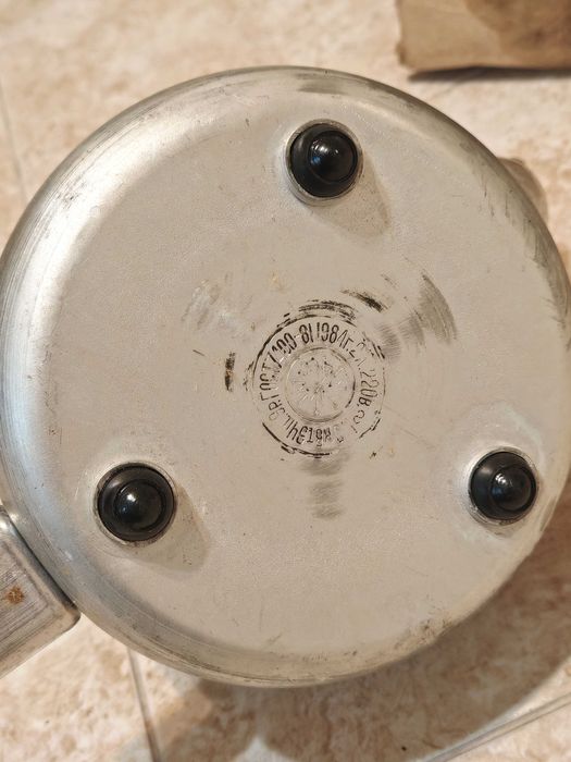 Чисто Нов Много Качествен Руски Соц СССР Електрически Чайник 1980те г