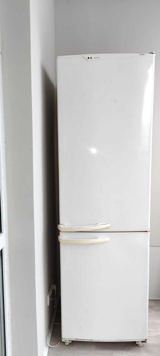 холодильник с морозильником снизу