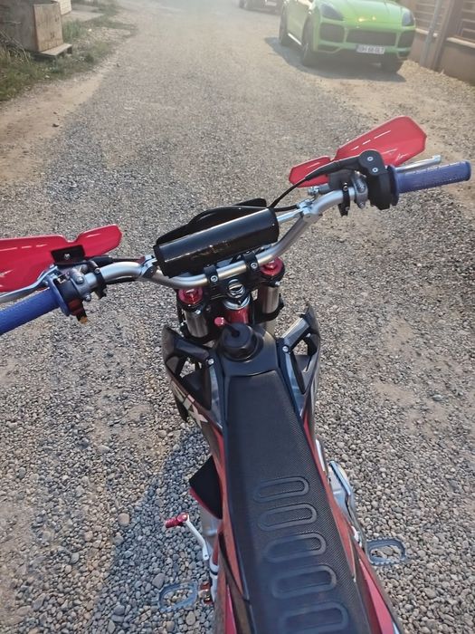 Vând Cross Asix 125