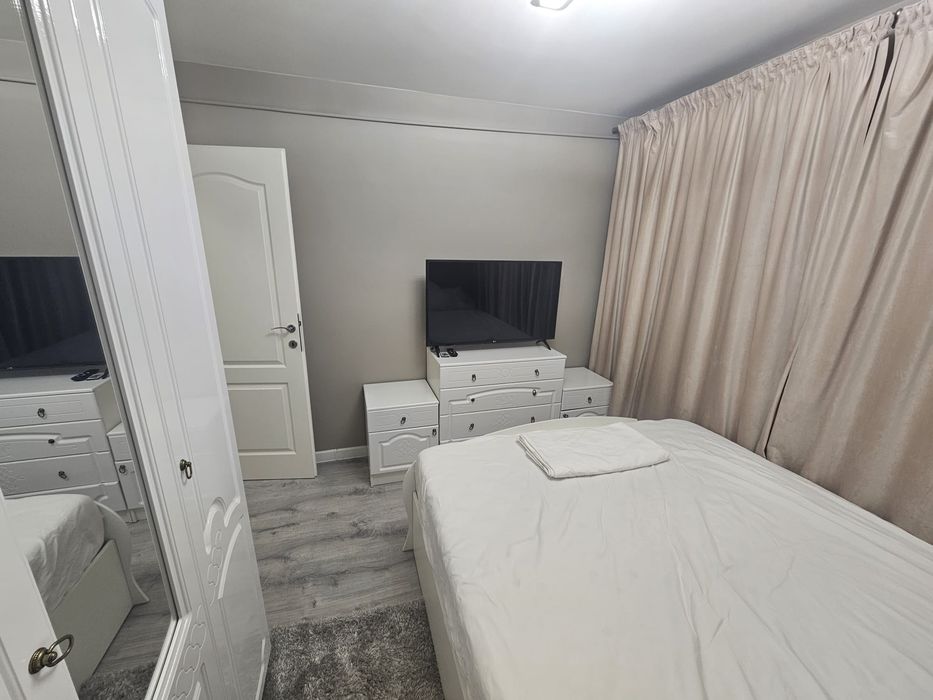 Închiriez apartament doua camere.