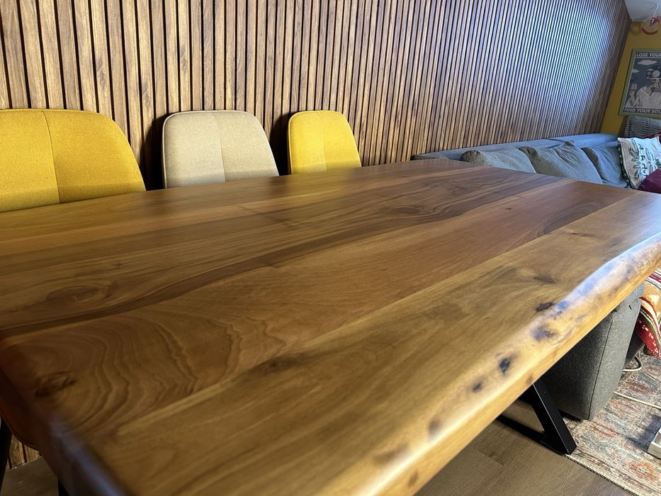 Трапезна маса от масивен дъб