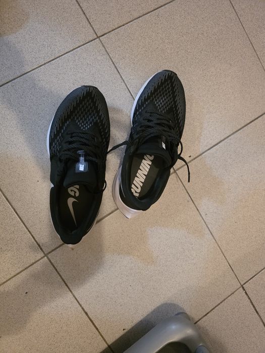 Маратонки на  Nike