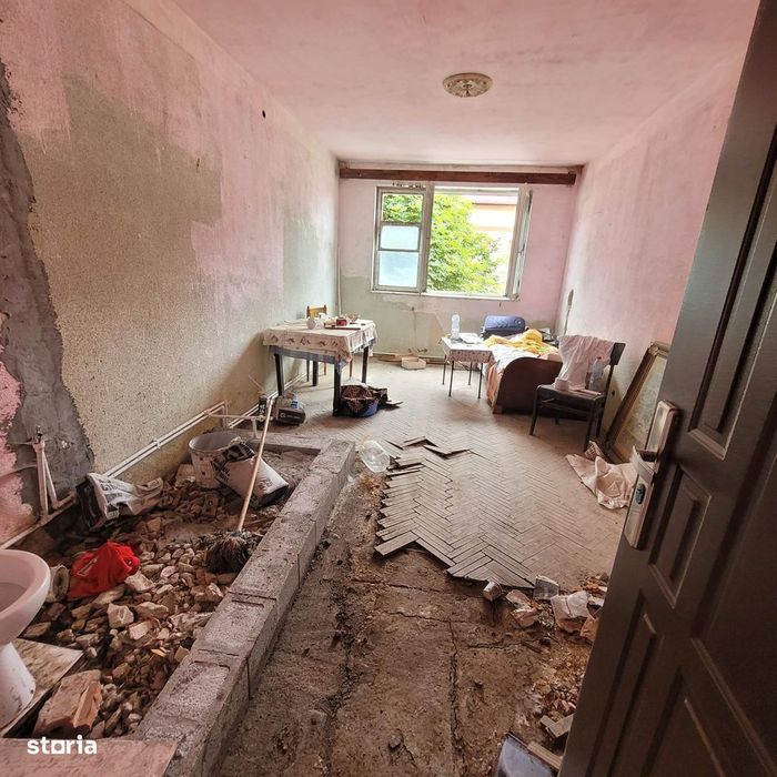 Vindem camera de camin in Noua - necesita renovare! — fotografia 1