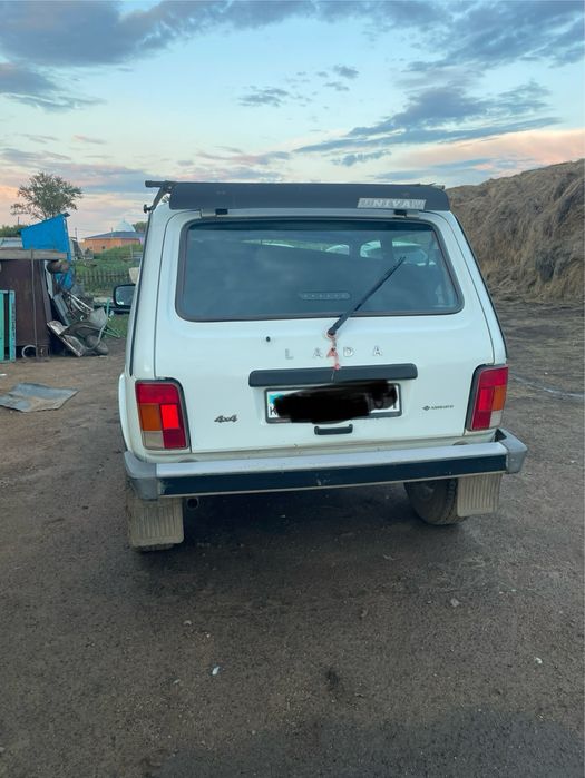 Продам машину Ниву