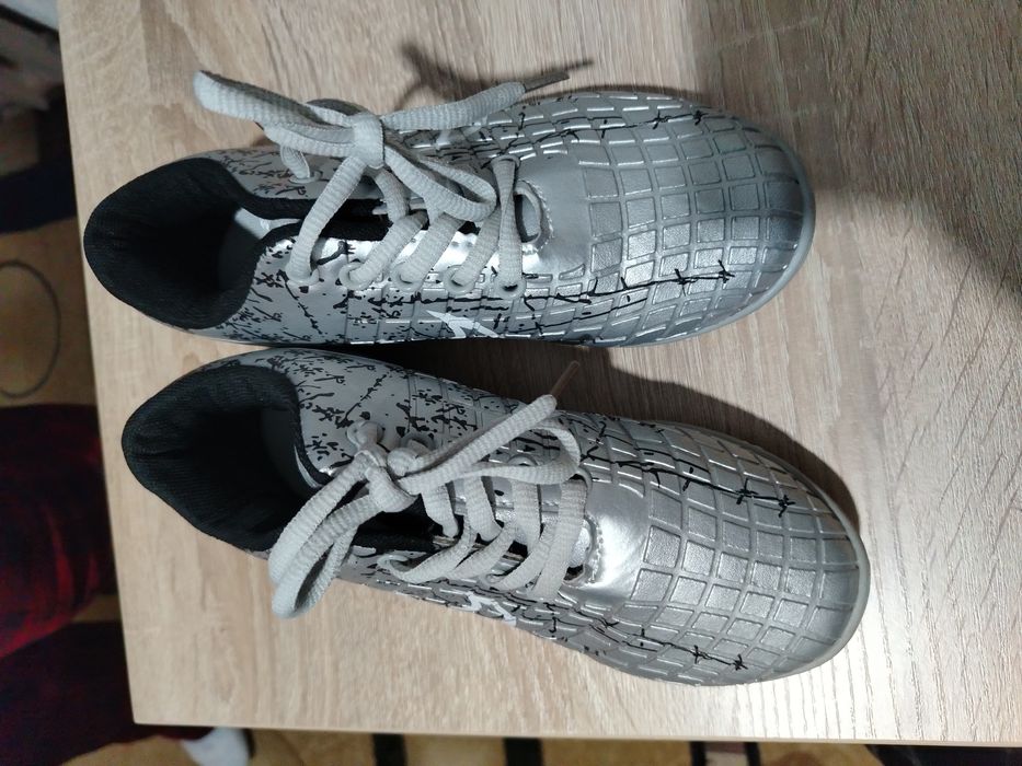 Бутсы футбольные, сороконожки