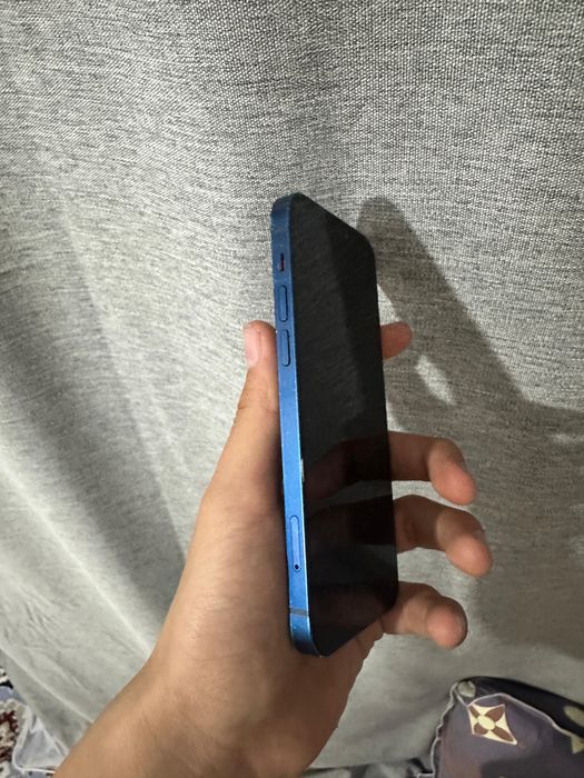 продаю Айфон 12