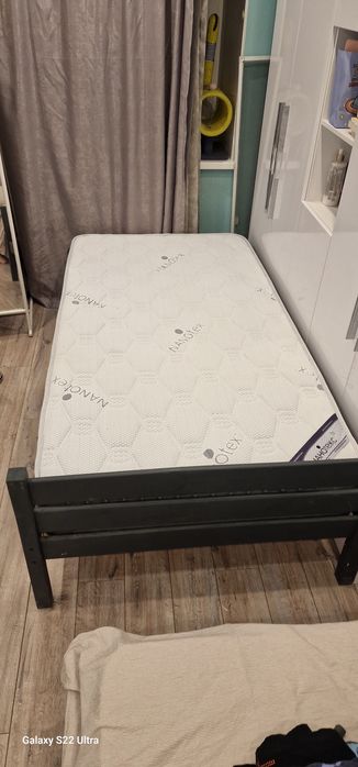 Продам кровать с матрацом