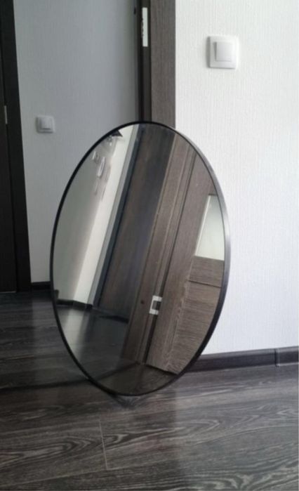 Зеркало в черной оправе 80 см