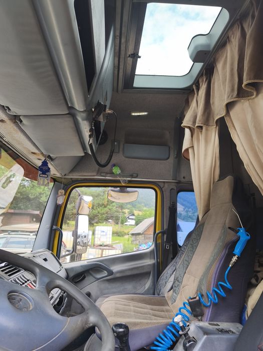 Platforma auto cu macara