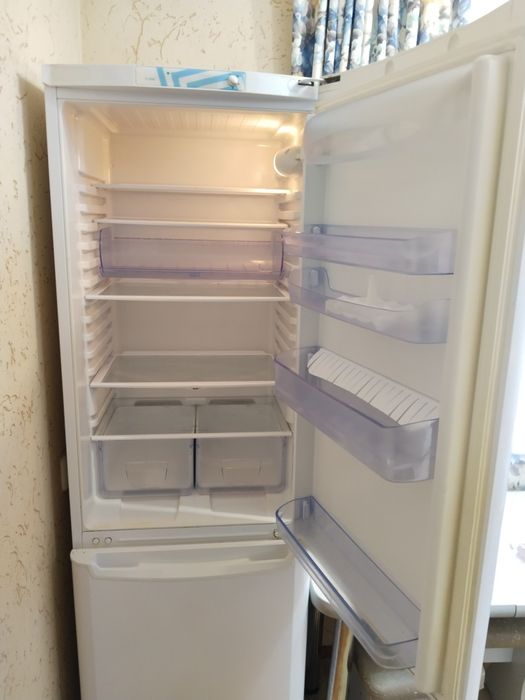 Холодильник, морозильник продам