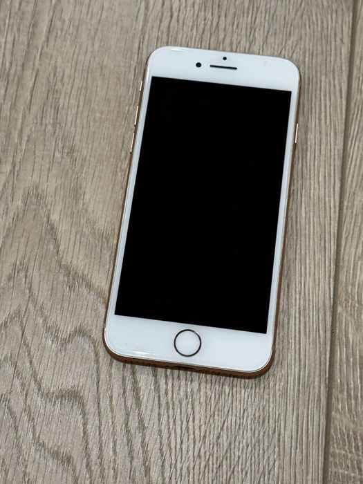 iPhone 8 64GB Gold Отйключен Отлично състояние