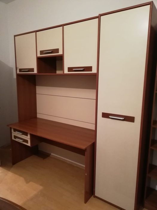 Продам письменный стол со шкафом. Состояние нового.