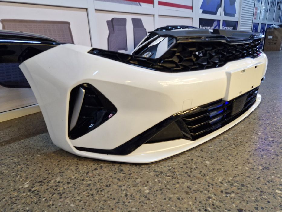 Передний бампер Hyundai Elantra