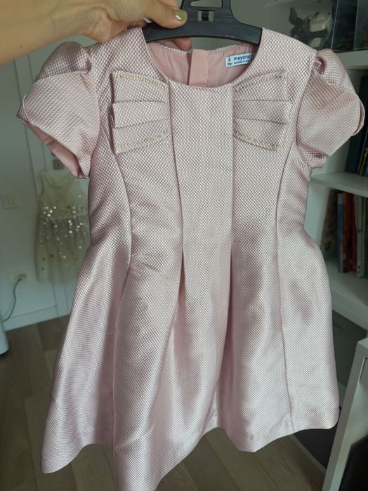 Vand rochie roz pt fetita 8 ani, marime 128