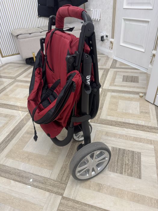 Срочно продам коляску Jone