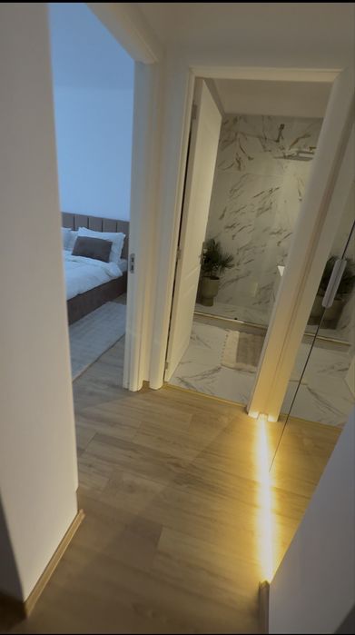 Vand apartament 3 camere Calea Bucuresti