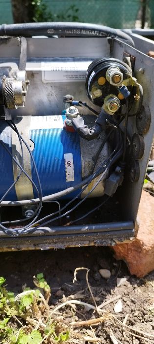 Падащ борд работещ свален от Мерцедес Спринтер