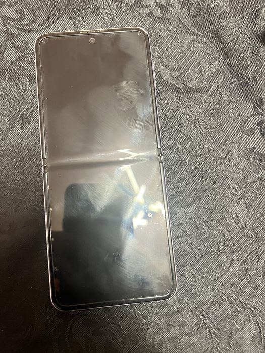 Samsung z flip 3  256 gb за части