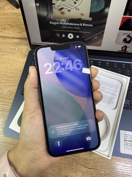 смартфон iPhone 13