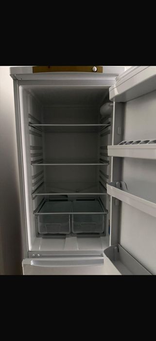 Холодильник Indesit
