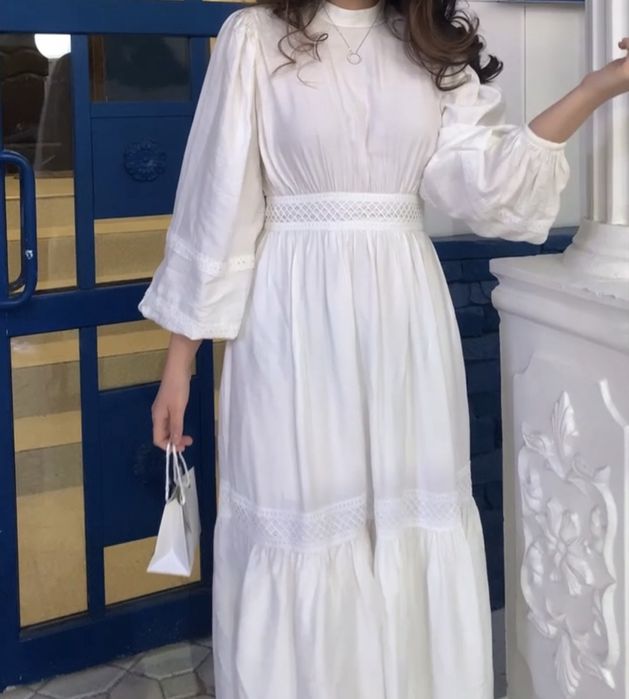 Белое романтичное платье