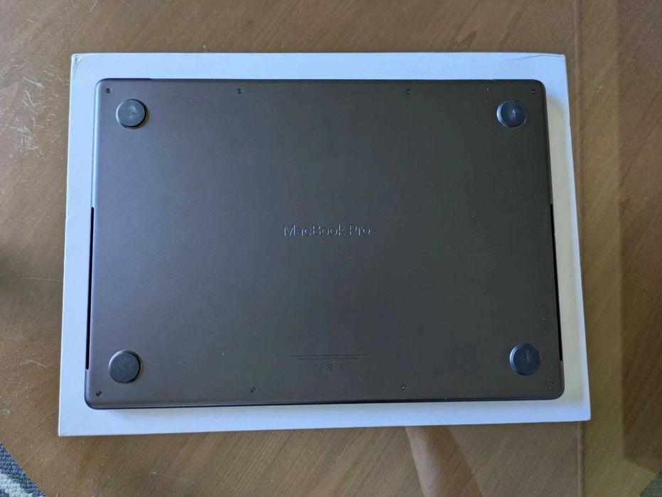 Ноутбук Apple Macbook pro 16 m4