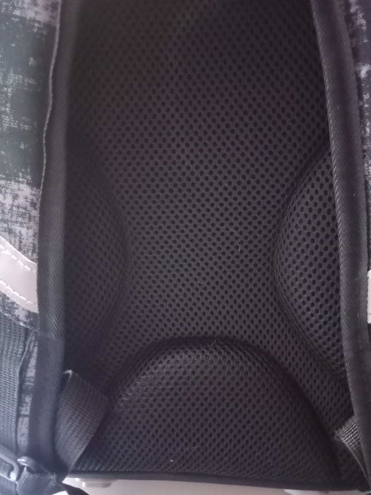 Рюкзак и теплая кофточка