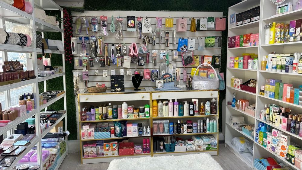 Косметика дүкені сатылады товарымен