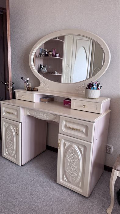 Спальный гарнитур в идеальном состоянии