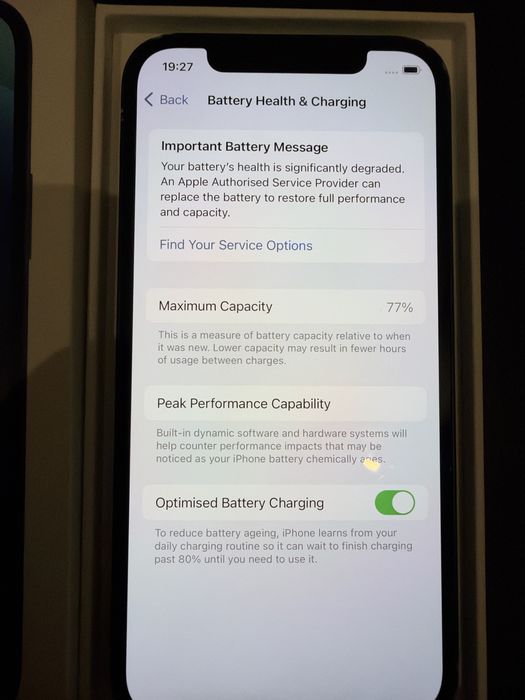 Продавам Iphone 12
