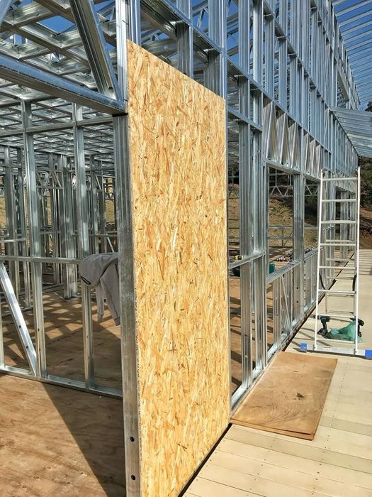 DACHA YOKI YASHASH UYI
KERAKMI?
Biz sizga metal karkas asosidagi
musta