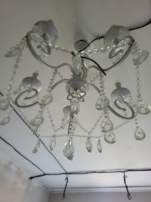 Продам люстру с пультом ду.