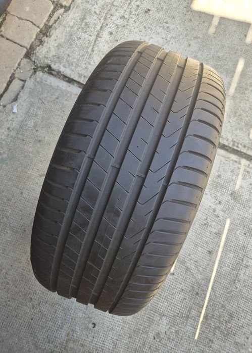 O bucată 245/40 R18 vară - una Pirelli