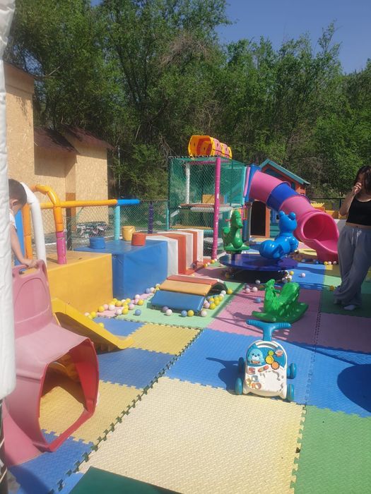 Продам лабиринт, батут, карусели