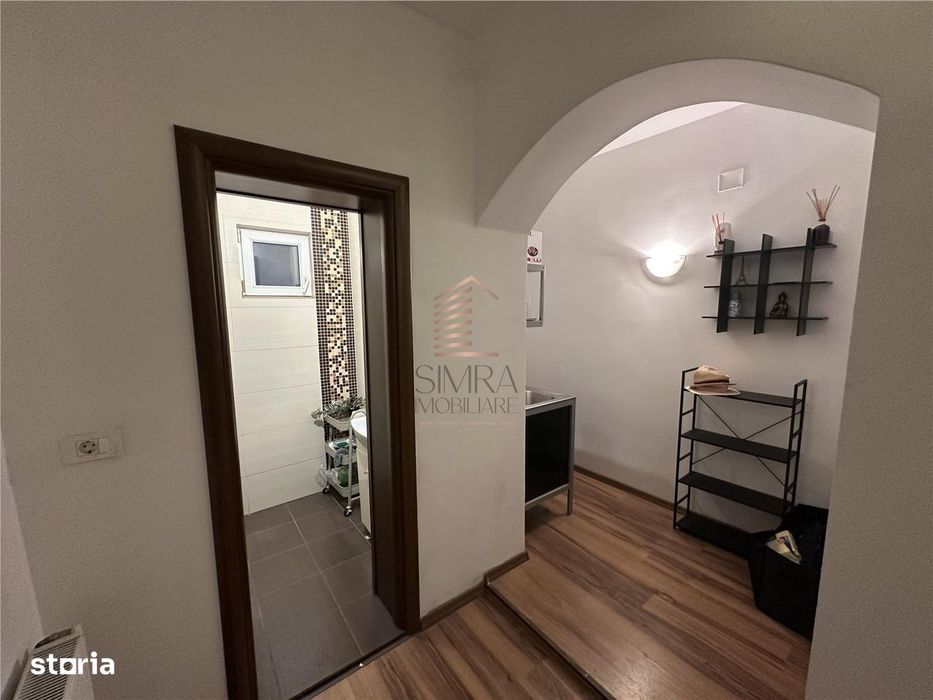 Casa ultracentrala curte comuna